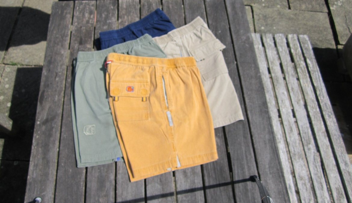 DEAL CLOTHING - Beach Shorts